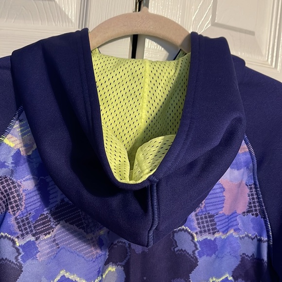 Under Armour sweatshirt in size Youth Medium YMD. NWOT - Picture 8 of 9